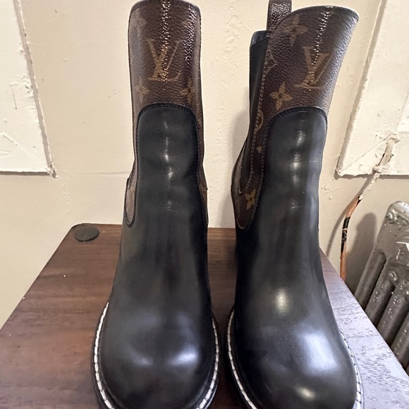 Authentic limited edition Louis Vuitton booties size 38 brand new - Picture 2 of 3